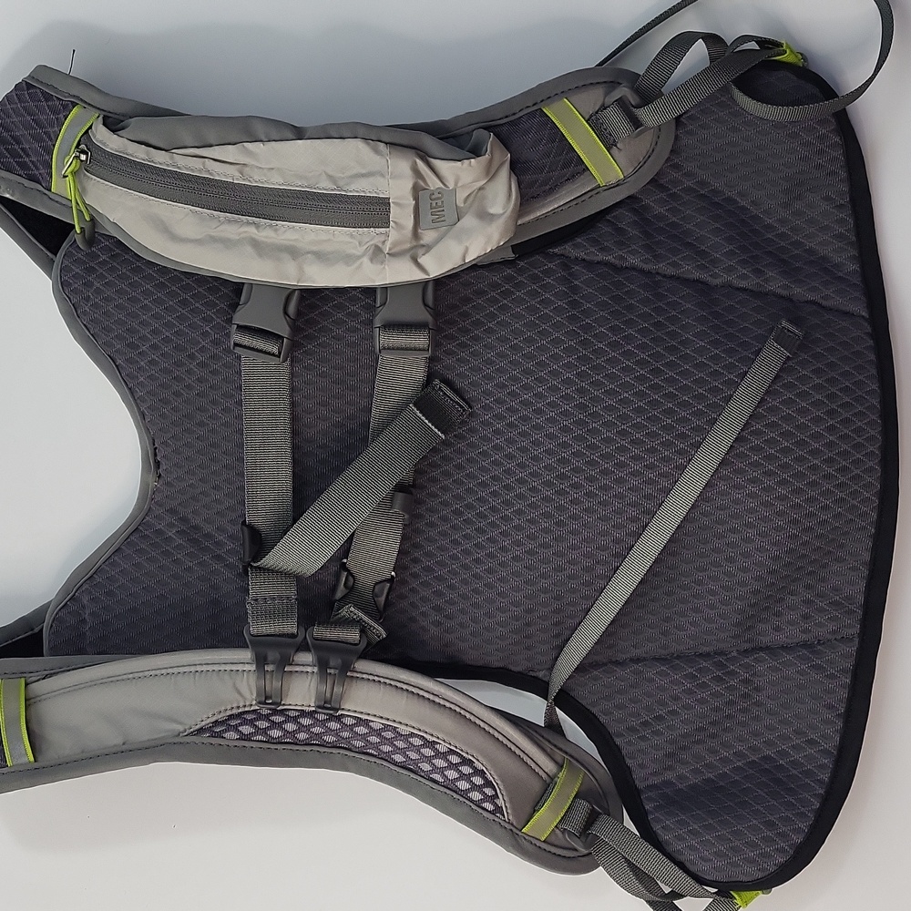 MEC Hydration Backpack - Picture 2 of 6